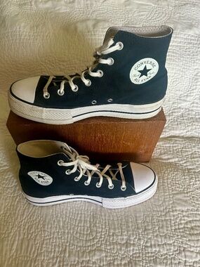 Size 10 - Converse Women’s Chuck Taylor All Star Lift High “Black White”